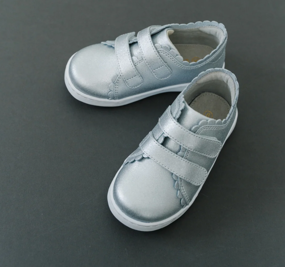 L'Amour Girls Caroline Scalloped Sneakers in Silver
